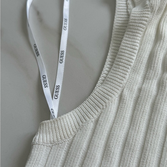 Guess white top in size small. In perfect condition. Used once - Picture 2 of 5